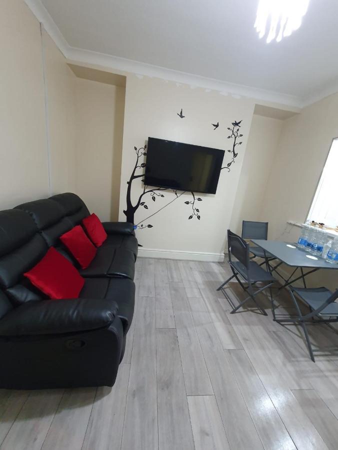 House In The Heart Of Valleys Apartment Еби Вейл Екстериор снимка