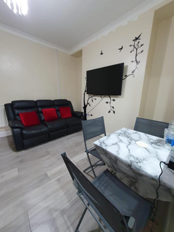 House In The Heart Of Valleys Apartment Еби Вейл Екстериор снимка