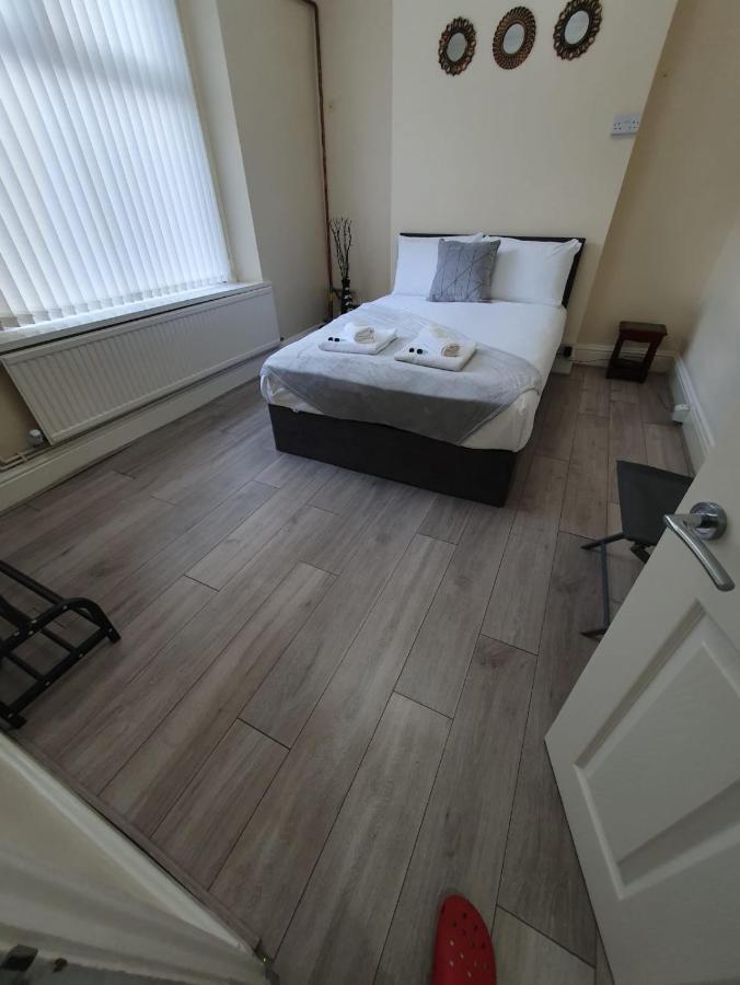 House In The Heart Of Valleys Apartment Еби Вейл Екстериор снимка