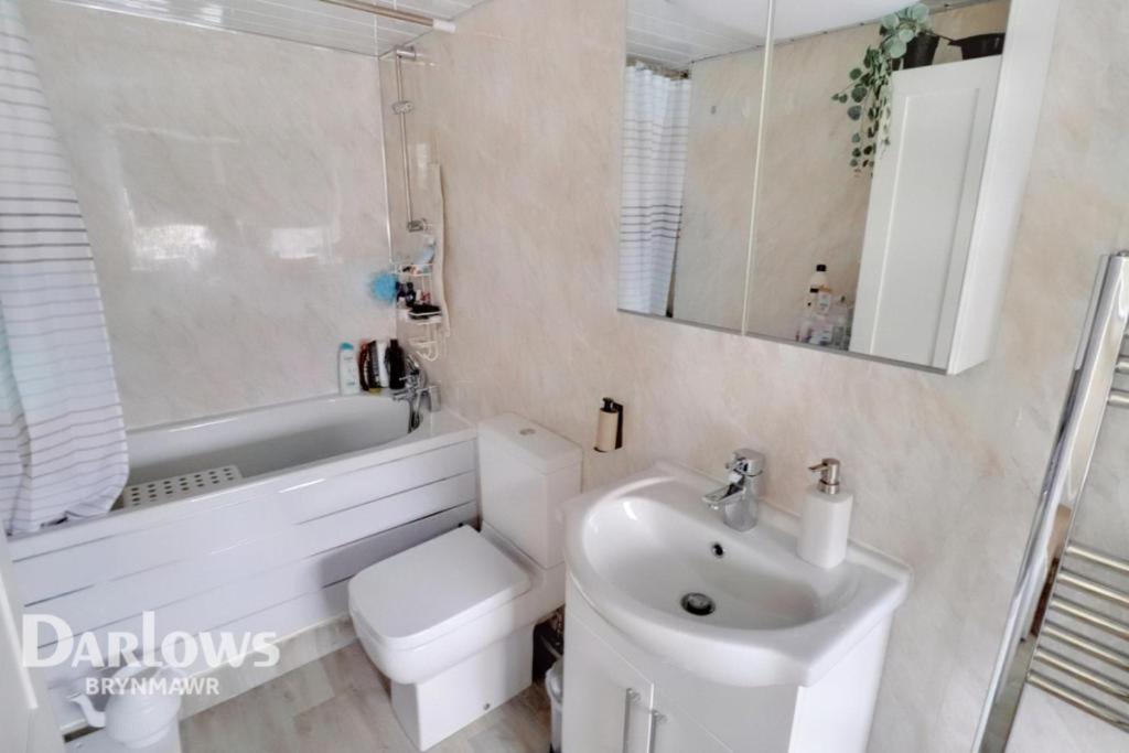 House In The Heart Of Valleys Apartment Еби Вейл Екстериор снимка